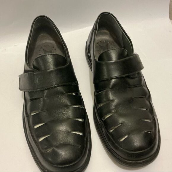 Mephisto Black Leather Sandals size 10